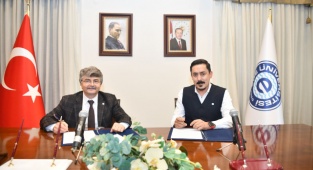 Ege'de İki Önemli Protokol İmzalandı