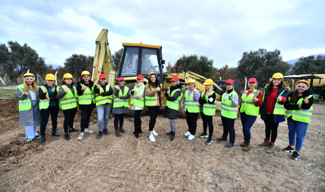 İzmir’de Kadınlar Her İşi Yapar