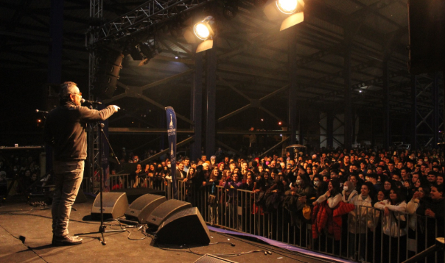 İzmir’de Yeni Yıl Kutlamalarının İlk Durağı Kiraz!