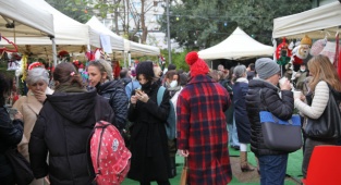 İzmirliler Yeni Yıl Pazarı’na Akın Etti