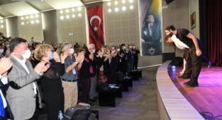 Karabağlar 'Bir Garip Orhan Veli'yle Buluştu