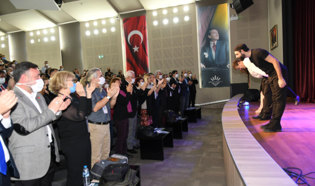 Karabağlar &#039;Bir Garip Orhan Veli&#039;yle Buluştu