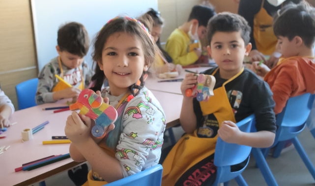 Karşıyaka’da Çocuklar Kendi Oyuncaklarını Yapıyor