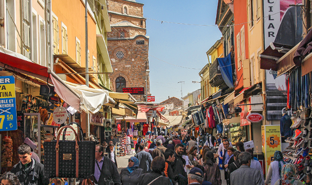 Kemeraltı’nda Tarihle Lezzet Arasında Kaybolmak