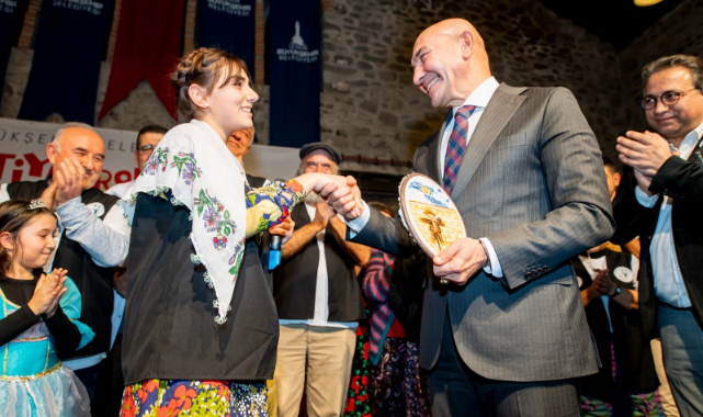 Köy Tiyatroları’ndan Soyer’in Gözlerini Dolduran Performans