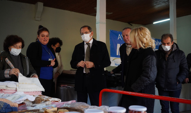 Kumaşlardan, El Emeği Ürünlere Herşey Ayvalık Mahalle Pazarı&#039;nda