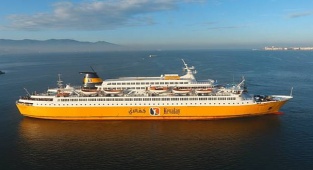 Libya'dan Gelen İki Yolculu Gemi İzmir'de