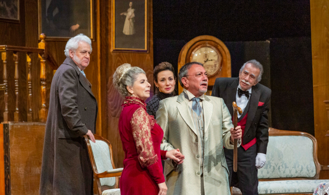 Vişne Bahçesi Ayakta Alkışlandı