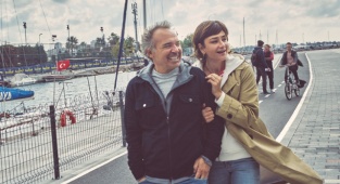 “10 Bin Adım” İzleyicileri Adımlıyor, Sokaktaki Canların Karnı Doyuyor