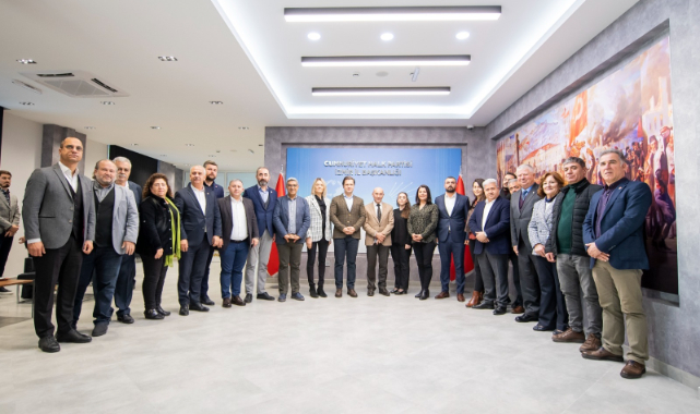 Başkan Soyer’den Yeni Yılın İlk Ziyareti CHP İl Başkanlığı’na