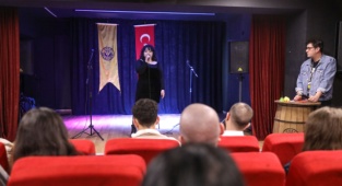 Buca’da Mikrofon Sende Etkinliğine Büyük İlgi