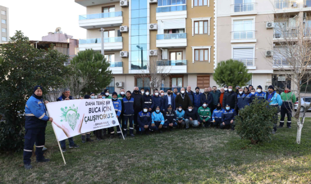 Buca’nın Emekçileri Soğuk Havaya Rağmen Kenti Köşe Bucak Temizliyor