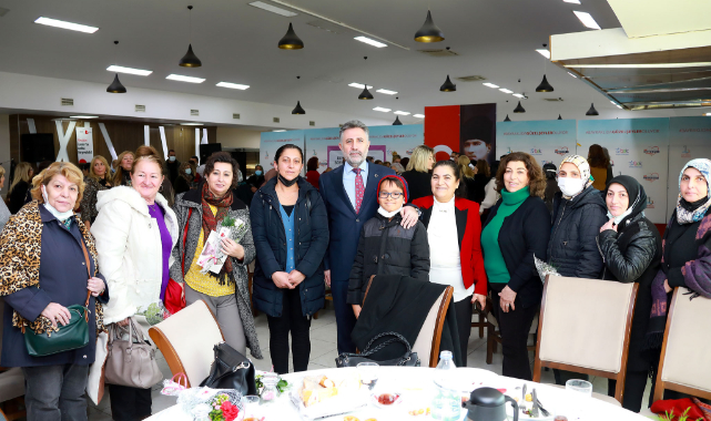 ‘Demokrat Kadınlar’ Bayraklı’da Buluştu