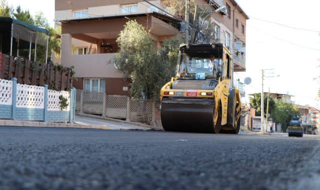 İzmir Büyükşehir Belediyesi Bir Yılda 1,1 Milyar Liralık Yol Çalışması Yaptı