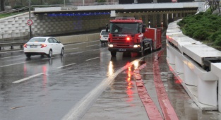İzmir’de Sağanak Yağış Ve Kar Teyakkuzu