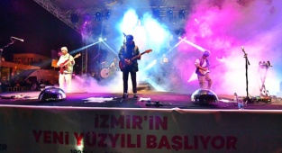 İzmirliler 2022’ye Müzikle Girdi