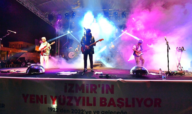 İzmirliler 2022’ye Müzikle Girdi