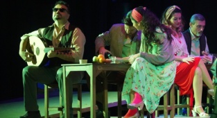 Karşıyaka Belediye Tiyatrosu Perdelerini Açtı