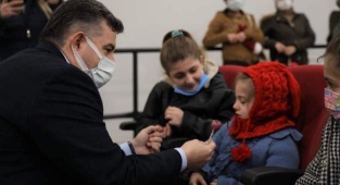 Kınık Belediyesinden Karne Hediyesi Çocuk Tiyatrosu