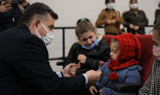 Kınık Belediyesinden Karne Hediyesi Çocuk Tiyatrosu