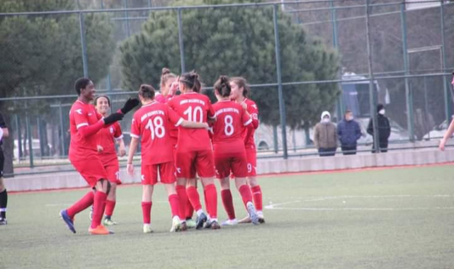 Konak Belediyesi Kadın Futbol Takımı Sivasspor’u 2-0 Mağlup Etti
