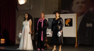 ‘Sadece Kadın’ Bayraklı’da Sahnelenecek