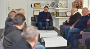 Aliağa Esnaf Odası Yönetiminden Başkan Serkan Acar’a Ziyaret