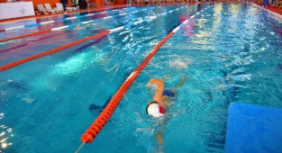 Aliağa Gençlik Merkezi’nde Yüzme Yarışması Düzenlendi