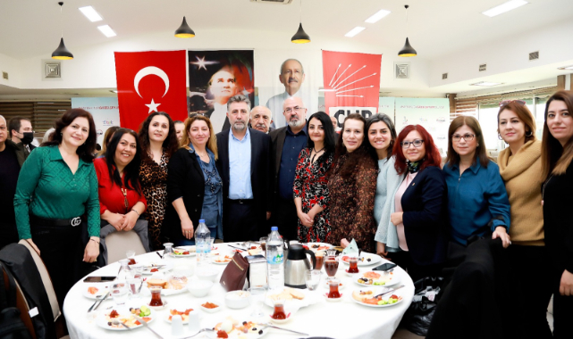 CHP Bayraklı&#039;dan Gövde Gösterisi