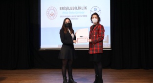 DEÜ Sabancı Kültür Sarayı'na Erişilebilirlik Bayrağı