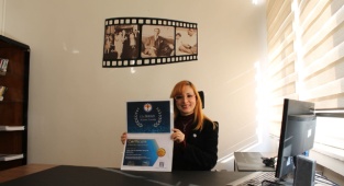 İKSAD’dan Egeli İletişimciye Ödül