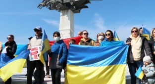 İzmir’de Yaşayan Ukraynalılar, Rusya’nın Saldırısını Protesto etti: Lütfen Savaşı Durdurun