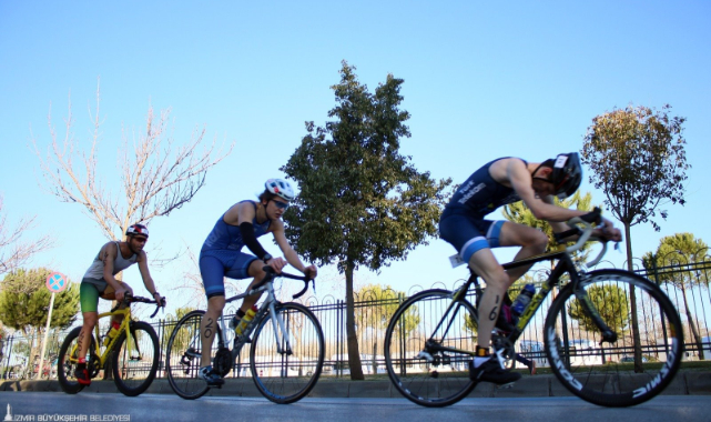 İzmir’in ilk Duatlonu Nefes Kesti