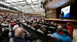 Karşıyaka'da 3. Yaş Üniversitesi Yola Çıktı