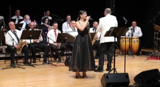 Karşıyaka'da Aşk Şarkıları Söylendi