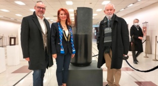 Karşıyaka Rotary'nin Meslek Üstün Hizmet Ödülü Dünyaca Ünlü Seramik Sanatçısı Tüzüm Kızılcan'a…