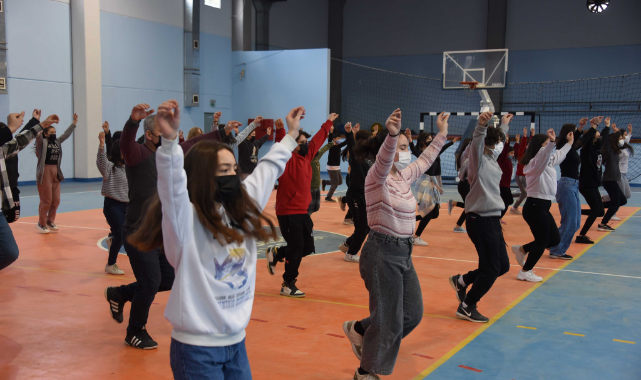 Kemalpaşa Halk Dansları Topluluğu 23 Nisan’a Hazırlanıyor