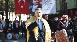 Kınık'ta 32'nci Geleneksel Deve Gösterisi Festivaline Yoğun İlgi