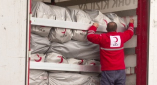 Kızılay'dan Ukrayna'ya Çadır ve Battaniye Yardımı