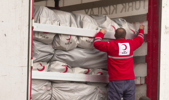 Kızılay&#039;dan Ukrayna&#039;ya Çadır ve Battaniye Yardımı