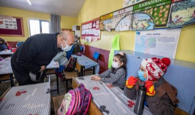 Soyer’den Menemen Çukurköy İlkokulu’na ziyaret