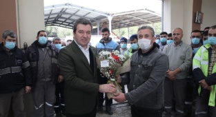 Temizlik İşçilerinden Belediye Başkanı Koştu’ya ve Hizmet-İş Sendikası’na Maaş Zammı Teşekkürü