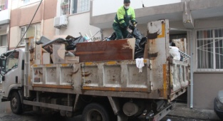 Üç Odalı Daireden Dört Kamyon Çöp Temizlendi