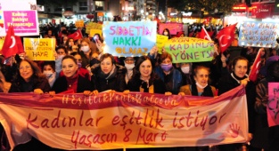 Balçovalı Kadınlar Hem İsyan Etti Hem de Eğlendi