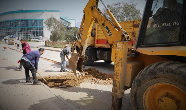 Başkan Eriş Yol Bakım Çalışmalarını Değerlendirdi: “Ellerimizle Onarıyoruz”