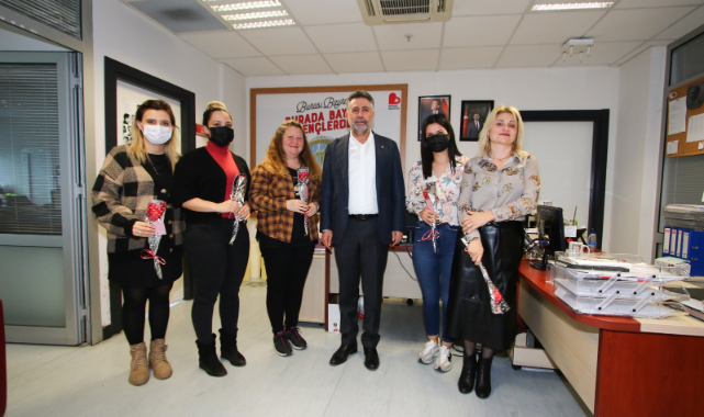 Başkan Sandal’dan Kadın Çalışanlara Karanfil