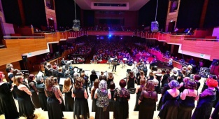 Cumhuriyetin Kadınları İzmir'de Söyledi, Dünya Dinledi