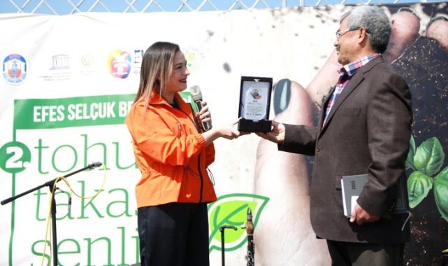 Efes Tarlası Yaşam Köyü&#039;nde 2. Tohum Takas Şenliği