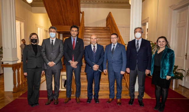 İzmir Büyükşehir Belediyesi’nden Türk Kızılayı’na Destek