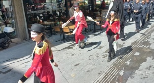 İzmir'de Dünya Tiyatro Günü Coşkuyla Kutlandı